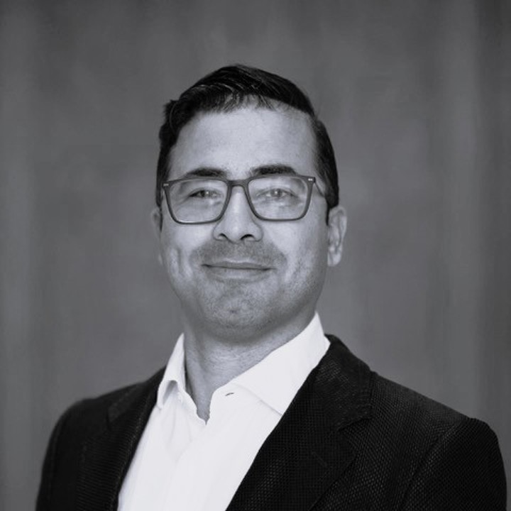 Zain  Latif